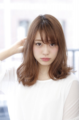 イルミナカラーのヌードで作るナチュラル艶くびれミディ