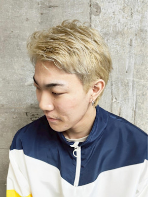 メンズ　刈り上げなし　ショート　ハイトーン　ブリーチ　カット