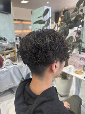 メンズショート／センターパート／ツーブロ／スタンダードパーマ