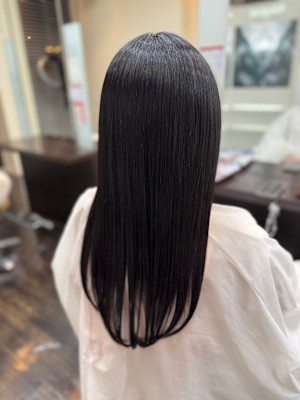 ストレートニュアンスで魅せる大人仕立て／髪質改善トリートメン