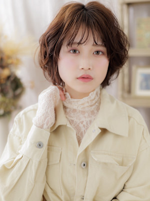 大人ガーリーふわふわボブ小顔デジタルパーマ　フェザーショート