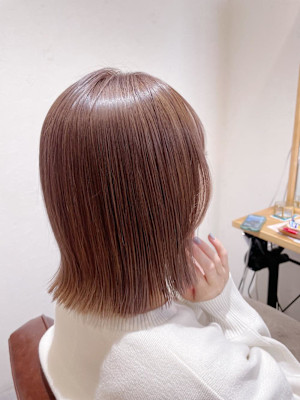 ピンクベージュ