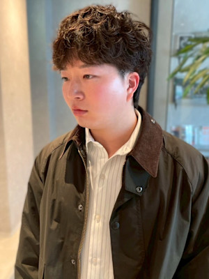 波巻きスパイラルパーマ ゆるめ 眉カット メンズパーマ