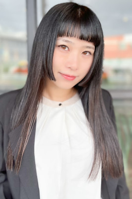 クラシックでシックなストレートヘア ・姫カット