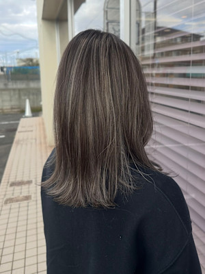 ハイライトでアクセントと透け感を！