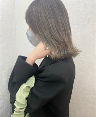 バレイヤージュ風ハイライトカラー×ボブ