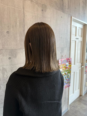 オリーブベージュ