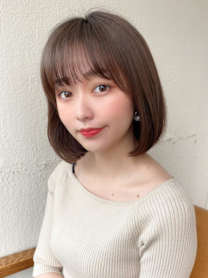 ひし形ショートイメチェン美髪耳かけショートホワイトブロンド