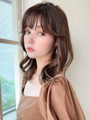 美髪ミディアムストレート寒色系カラー極細ハイライト