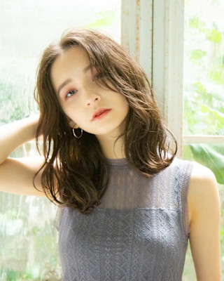 韓国髪質改善レイヤーカットホワイトブロンドワイドバング美髪