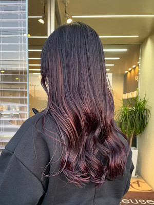 主張しすぎないカラーで大人可愛いを！