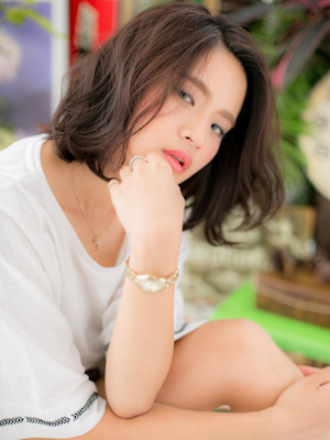 くせ毛風カールアシンメトリー小顔前下がり　マロンベージュ