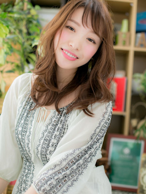 フェザーバングくせ毛風小顔アンニュイヘア　韓国風巻き