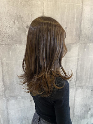 オリーブベージュ