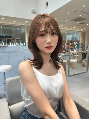 外ハネくびれミディアム