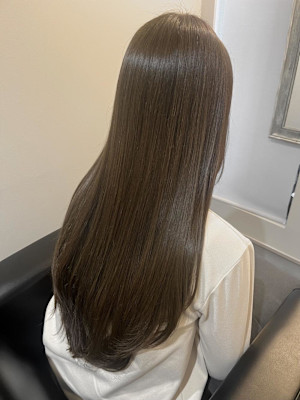 オリーブベージュ