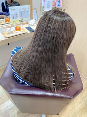 赤みや白髪が気になる方に透明感ハイライト