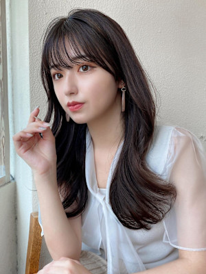 イメチェン後れ毛が可愛い顔周りレイヤー美髪アッシュベージュ