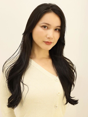 かきあげ前髪×黒髪ロングヘア