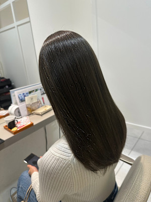 オリーブグレージュ