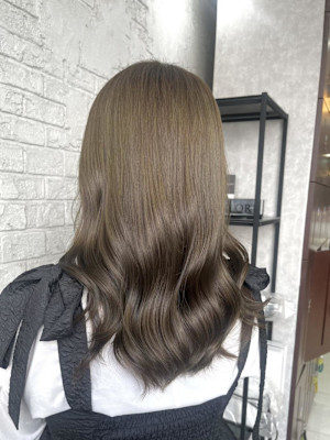 ブリーチなし透明感オリーブベージュカラーミディアムレイヤー