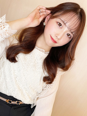 透明感ブラウンの艶ゆるカール