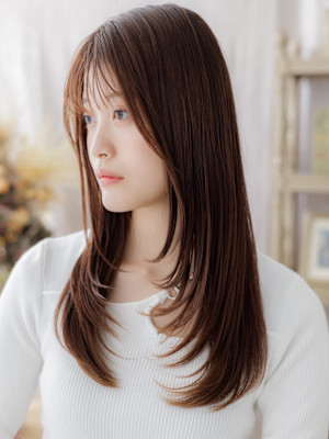 ミルクティーカラー顔回りレイヤーストレート　くすみベージュ