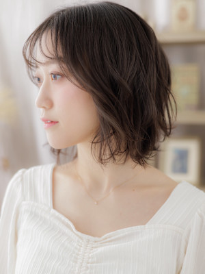 透けバングフェザーパーマゆるふわボブディ　細めハイライト