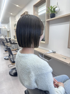 ミニボブ/ハイトーン/ぱっつん/切りっぱなし/四条