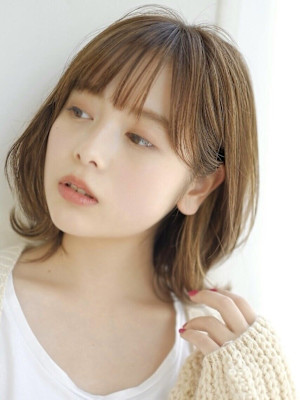 イヤリングカラー/くびれミディアム/外はねミディアム/前髪