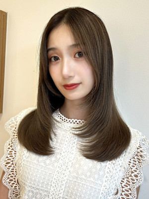 顔周りレイヤー/ストレートヘア/20代艶髪/イメチェン