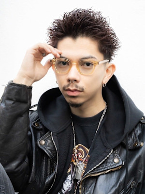 スパイキーショート短髪アップバング刈り上げ