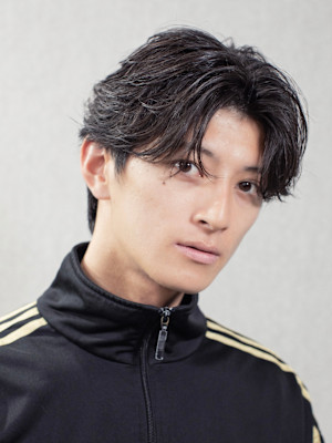 フェザーパーマナチュラルセンターパート毛流れパーマ