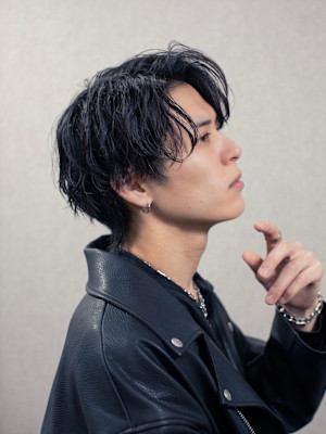 センターパートスパイラルパーマウルフ