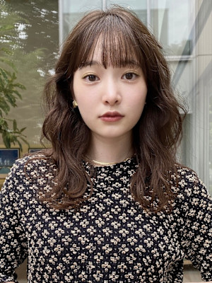 ミディアムヘア/パーマ風スタイリング/ウェーブヘア/20代