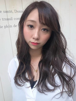 透明感カラーで叶えるトレンドの艶髪に