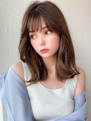 美髪ミディアムストレート寒色系カラー極細ハイライト  