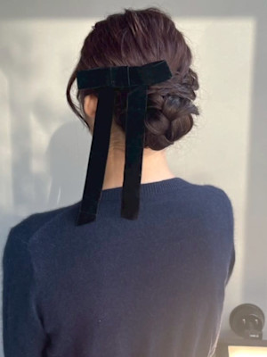 お呼ばれアレンジ アップスタイル ベロアリボン 編み込み団子