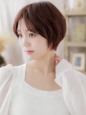 チェリーレッド前下がりミニウルフショート　マロンベージュ