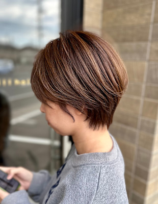 大人ショートボブ×ハイライト