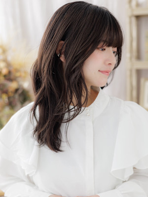 厚めバング顔回りレイヤーカット重めスタイル　韓国風巻き