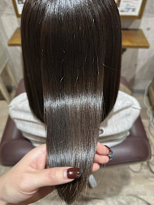 オリーブベージュ