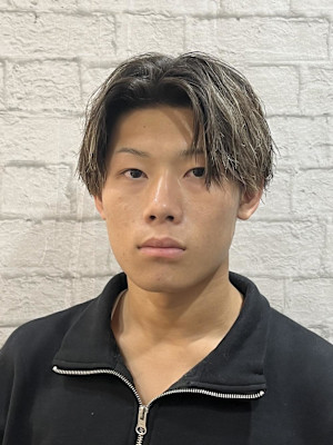 メンズ／センターパート／ツーブロック／刈り上げ