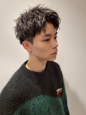 HONEY町田メンズサロンスパイキーショートツーブロック黒髪