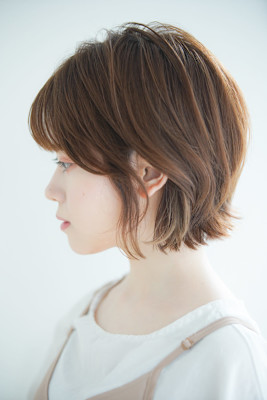 耳かけひし形ボブ