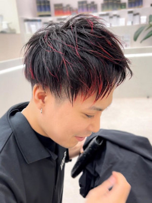 ～派手すぎない個性派赤メッシュ～