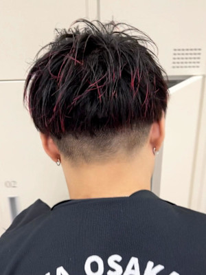 ～派手すぎない個性派赤メッシュ～