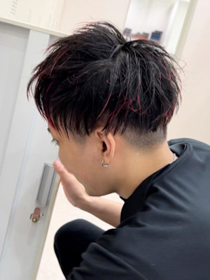 ～派手すぎない個性派赤メッシュ～