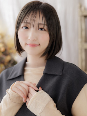 艶髪オリーブアッシュ切りっぱなしミニボブ　くすみベージュ