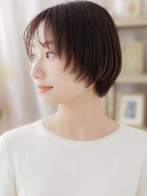 小顔シースルーバングショートカットレイヤー　マロンベージュ